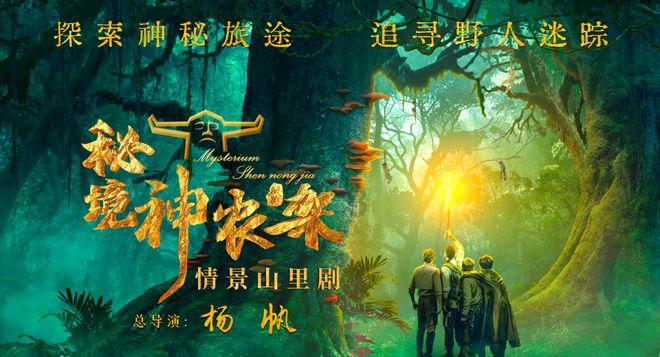 小猫咪够不着窗台上的玩具,转头看向猫妈:妈,我要那个!